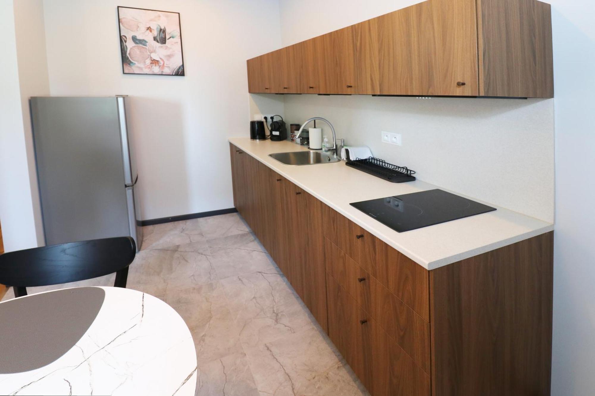 Falcon 5 Metro Sgh Apartament *
